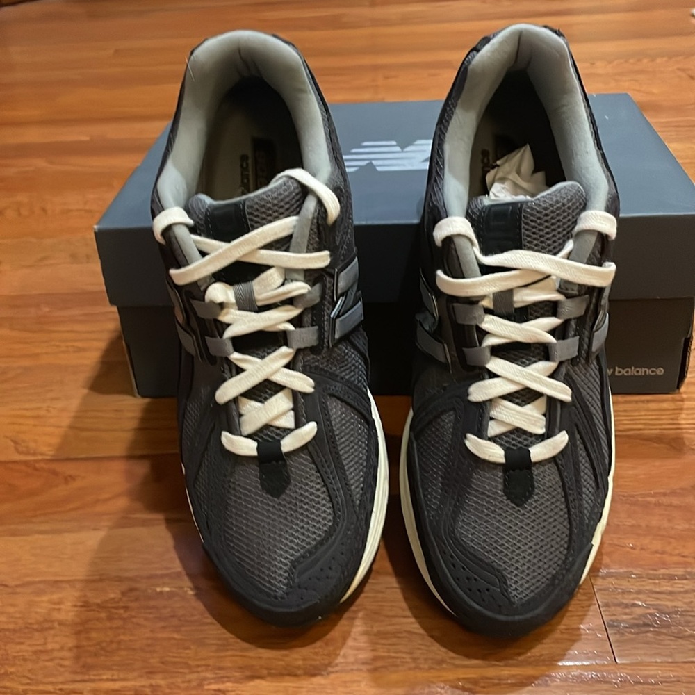 New Balance Men's black/brown w/ gray accents Sneakers size 11 New in the box - Picture 4 of 7